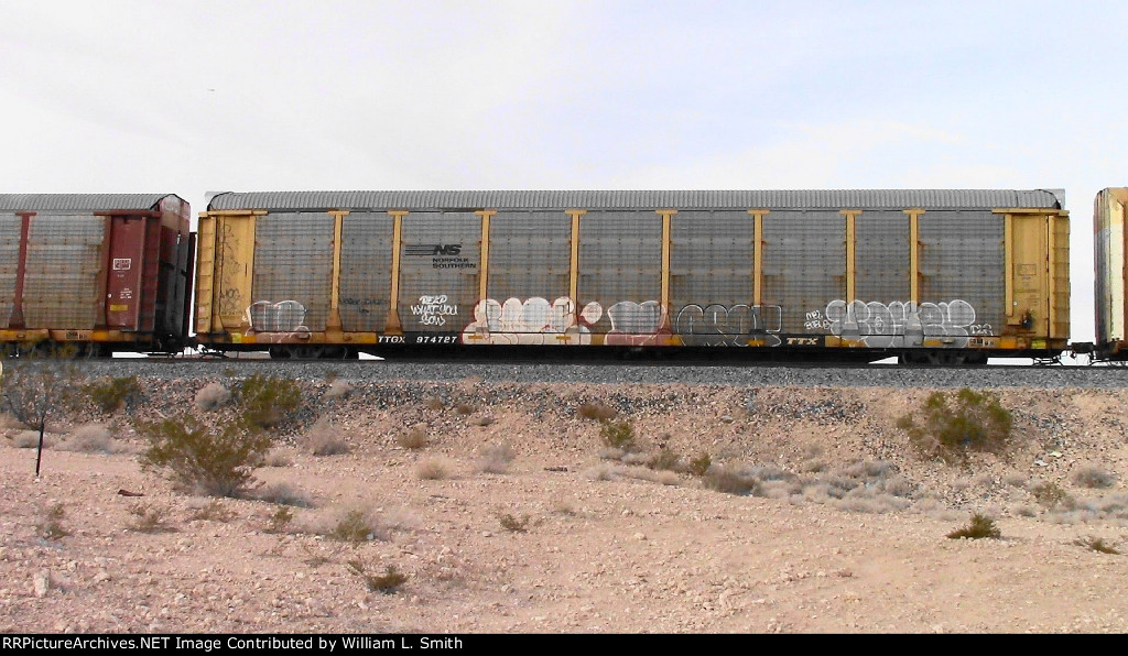 WB Unit Vehicular Flat Car Frt at Erie NV -63